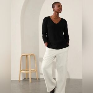 Athleta Women’s Hanover Refined V-Neck black knit sweater size small